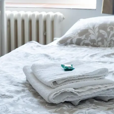 With 5 Beds & Two In The Centre *