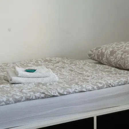 With 5 Beds & Two In The Centre * Μπρατισλάβα