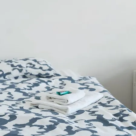 With 5 Beds & Two In The Centre Apartament