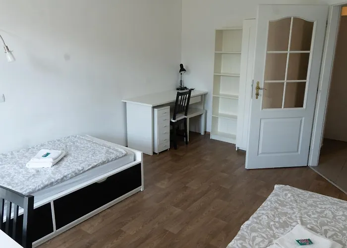 With 5 Beds & Two In The Centre Apartament