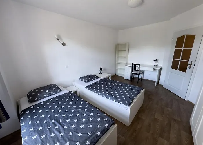 With 5 Beds & Two In The Centre Apartmán Bratislava