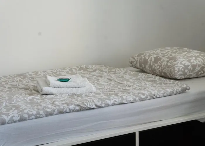 With 5 Beds & Two In The Centre * Pozsony