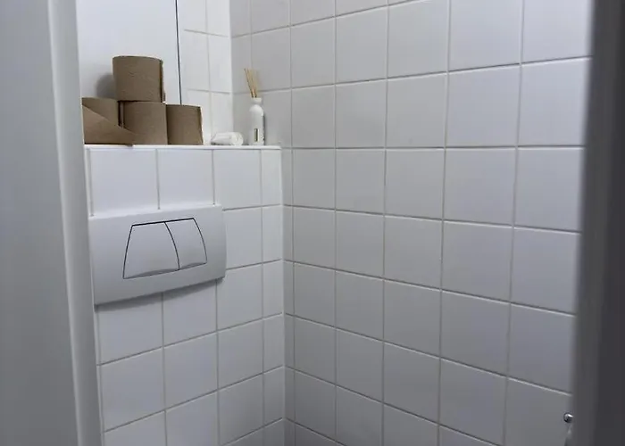 With 5 Beds & Two In The Centre Apartmán *