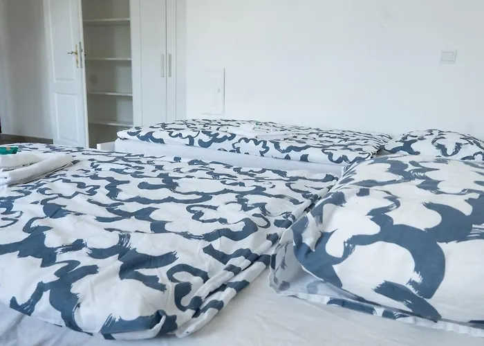 With 5 Beds & Two In The Centre Apartament Bratislava