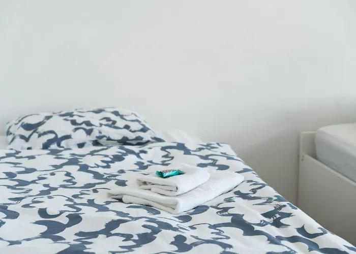 With 5 Beds & Two In The Centre Apartament