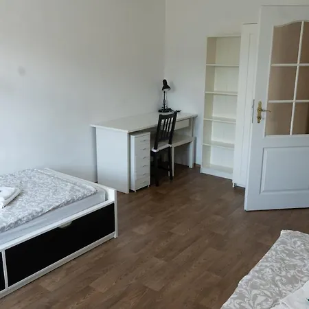 With 5 Beds & Two In The Centre Apartment