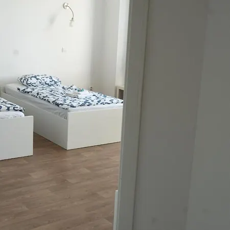 With 5 Beds & Two In The Centre Apartment *