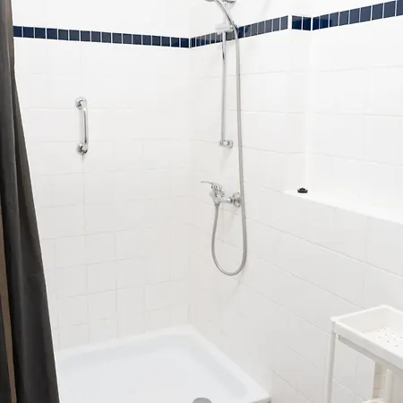 Apartment With 5 Beds & Two In The Centre